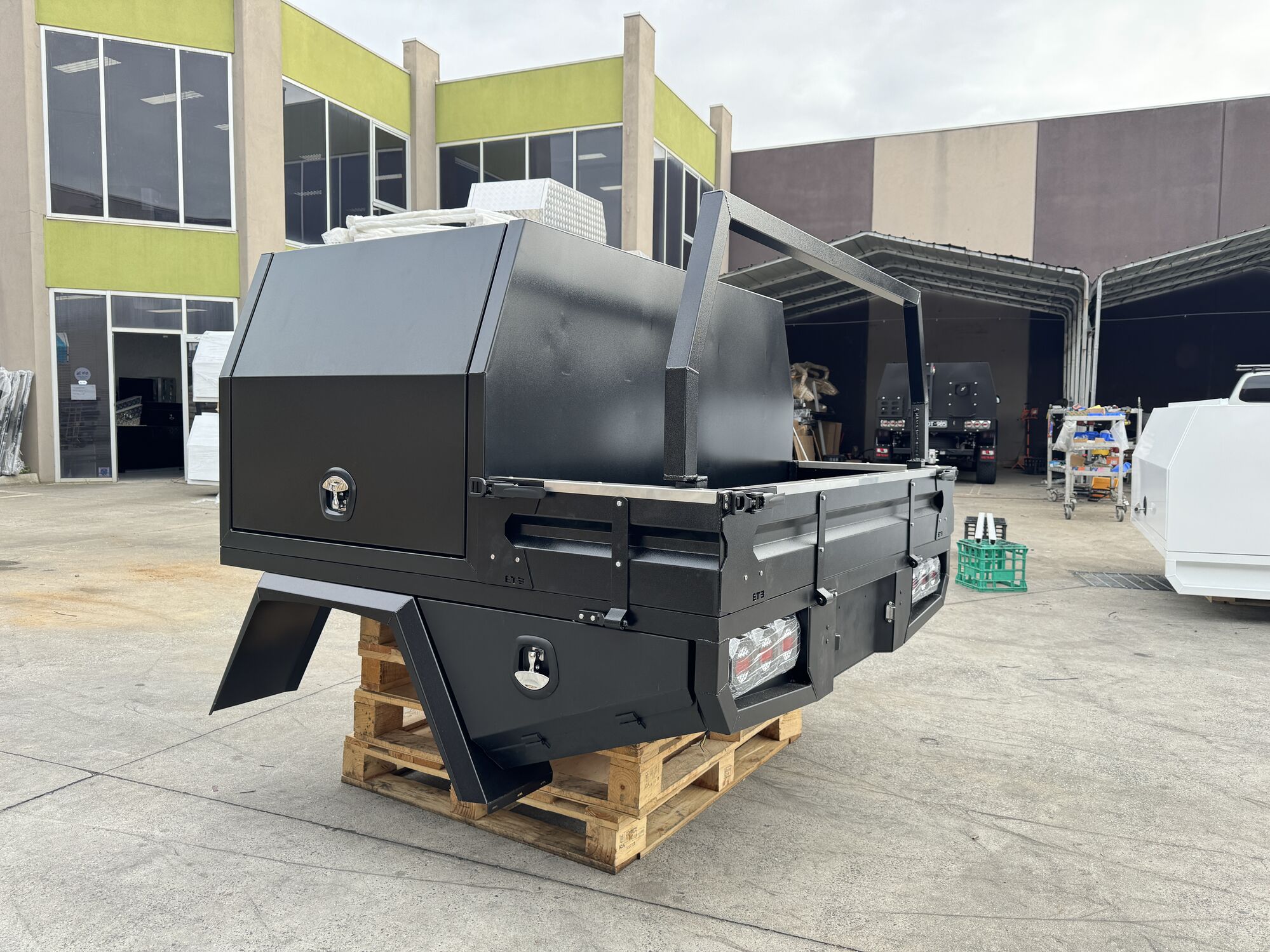Aluminium Ute Tray and Canopy Package S2 4 Aluminium Ute Tray and Canopy Package S2 - Image 4