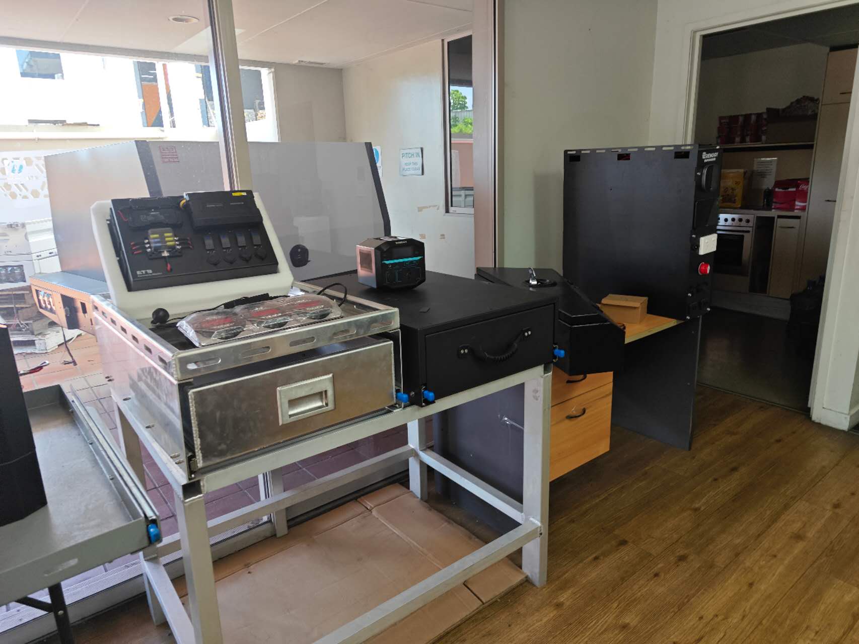 Showroom 4 QLD Store1